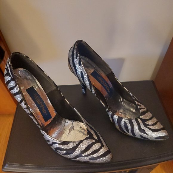 Black and silver heels - Picture 1 of 3